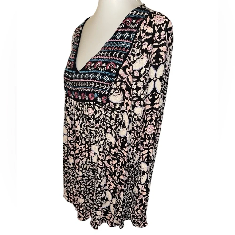 Wonderly Black and Cream Patterned Top - Picture 4 of 15